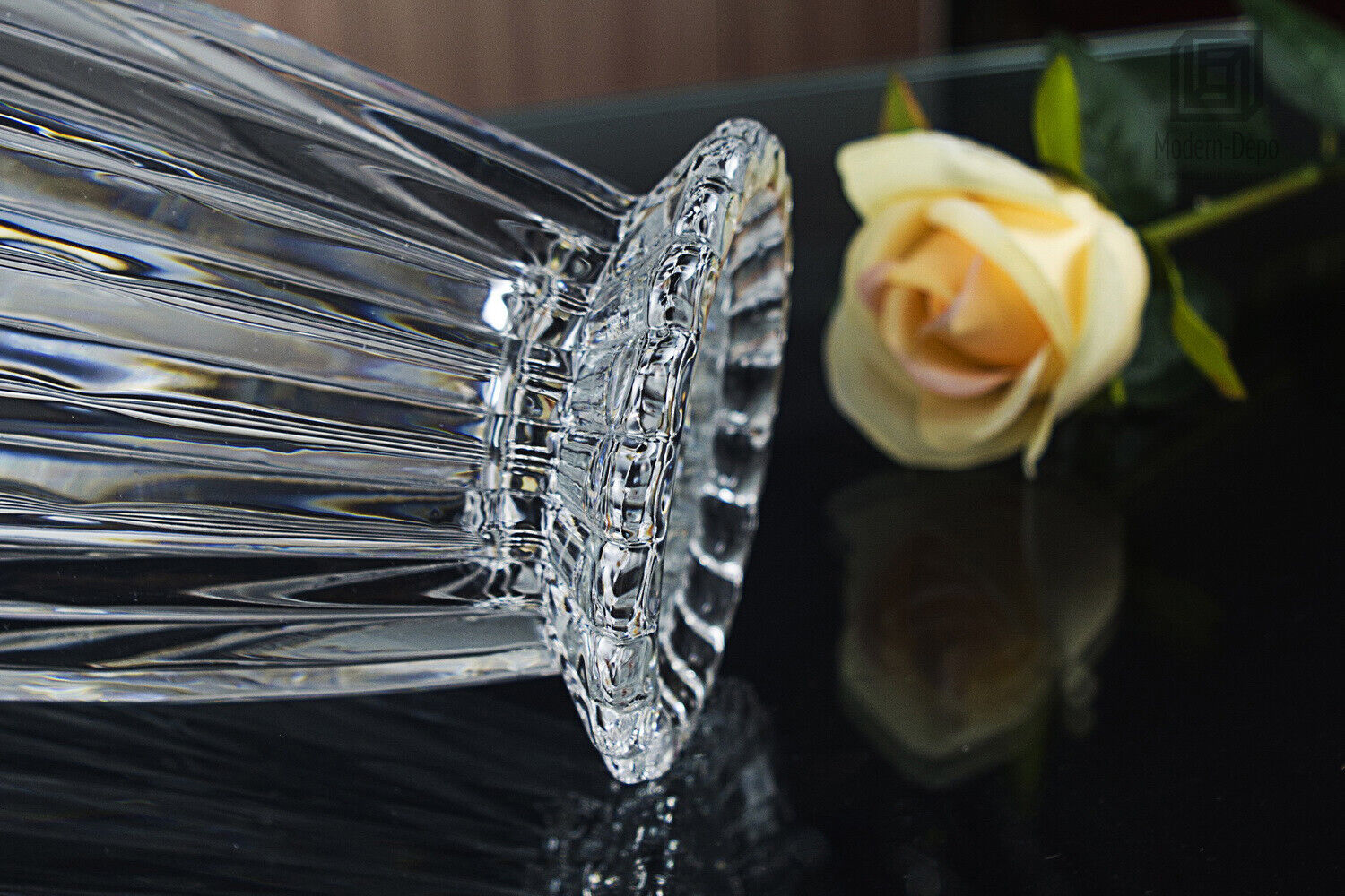 Crystal Glass Vase for Centerpieces in 11 Inches Tall